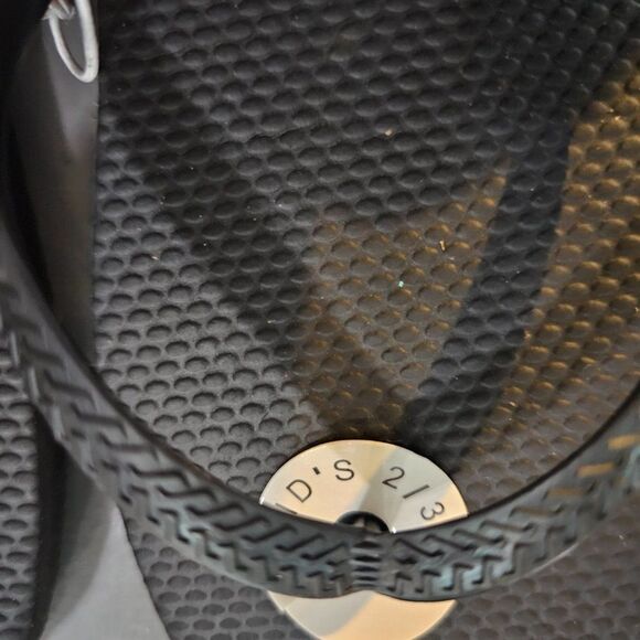 Old Navy Boys Milk Black Slip On Ankle Strap Flip Flop Flat Sandal Size 2/3 - Picture 13 of 13